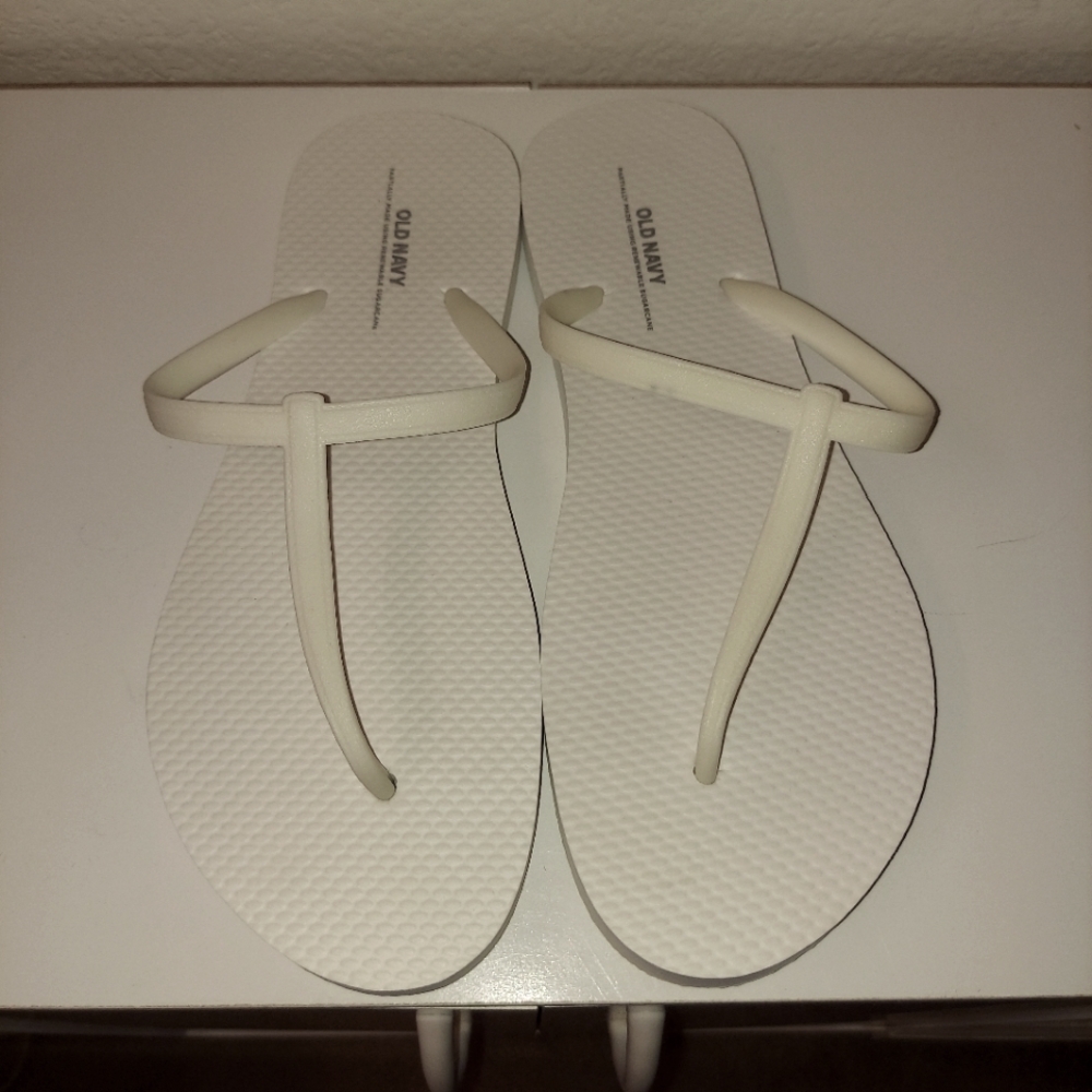 - Old navy flip flops